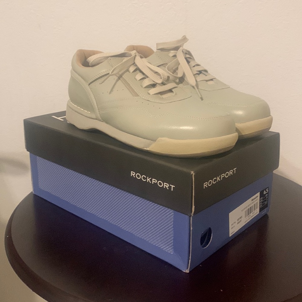 NWT Rockport men’s sneakers!
